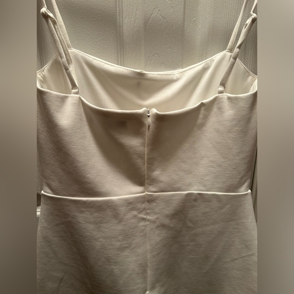 Lulus - NWOT, White Ruffled Bodycon Mini Dress, size Medium - Picture 6 of 7